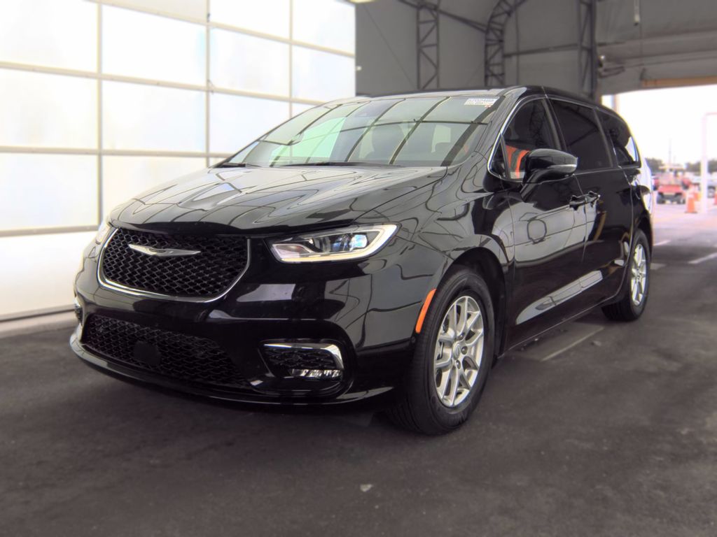 2026 Chrysler Pacifica Select photo