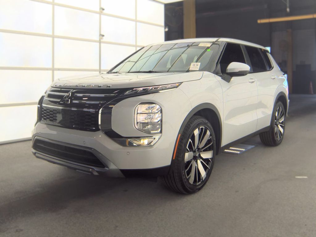 2026 Mitsubishi Outland SE photo