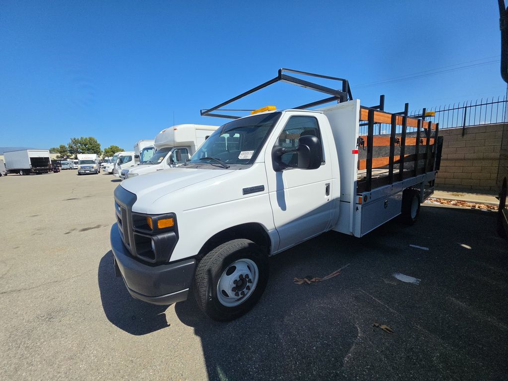 2013 Ford E-450 Cutaway photo