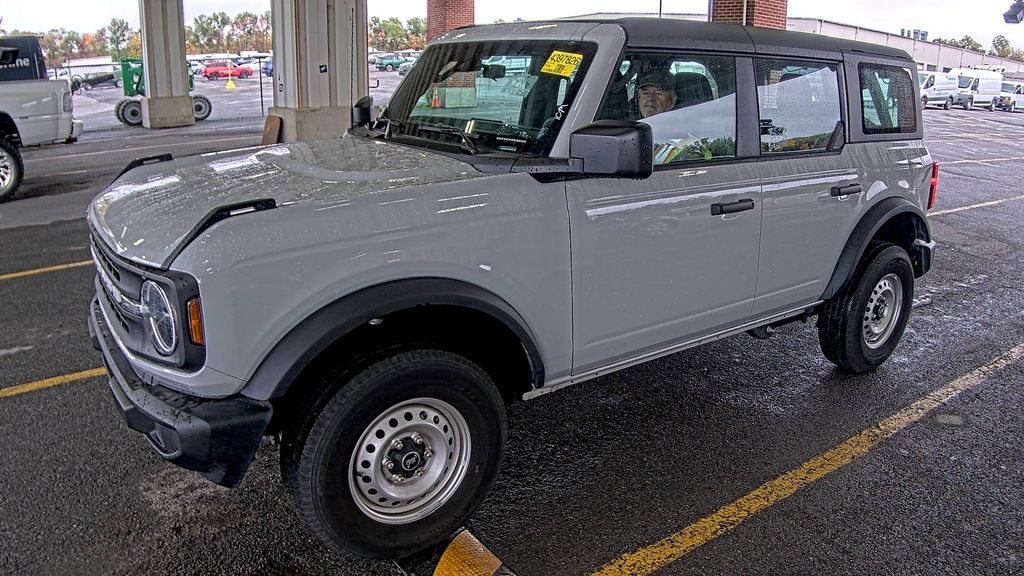 2026 Ford Bronco Base photo